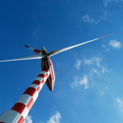 Tvindkraft wind turbine at an angle from left to right