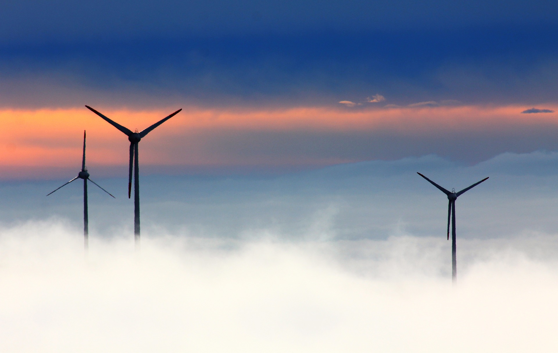 Nine advantages of wind energy.